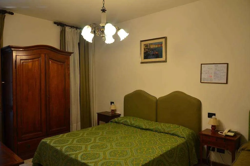 Hotel Iris Venice 2*,