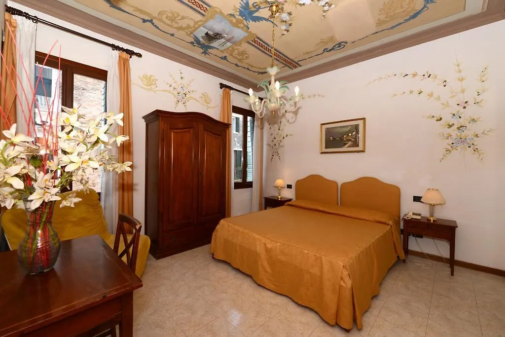 **  Hotel Iris Venedik İtalya