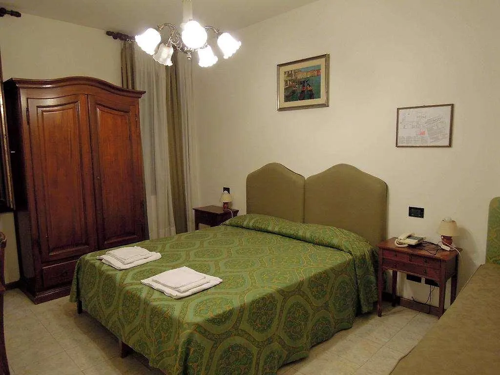 **  Hotel Iris Venedik İtalya