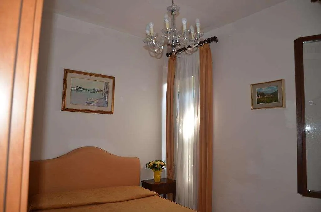 Hotel Iris Venedik 2*,